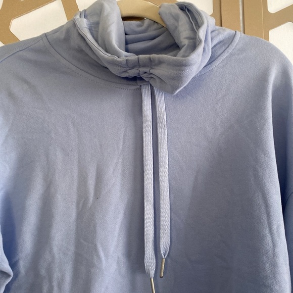 Calvin Klein Performance Pullover 🩵 - Picture 5 of 5